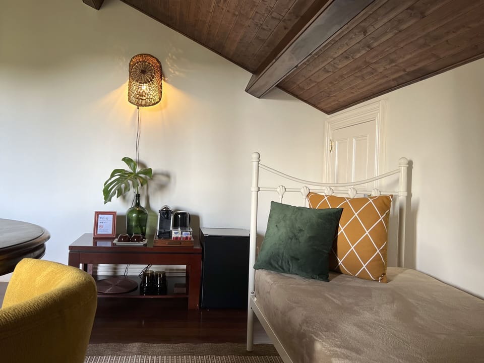 Coffee Station
Single Bed