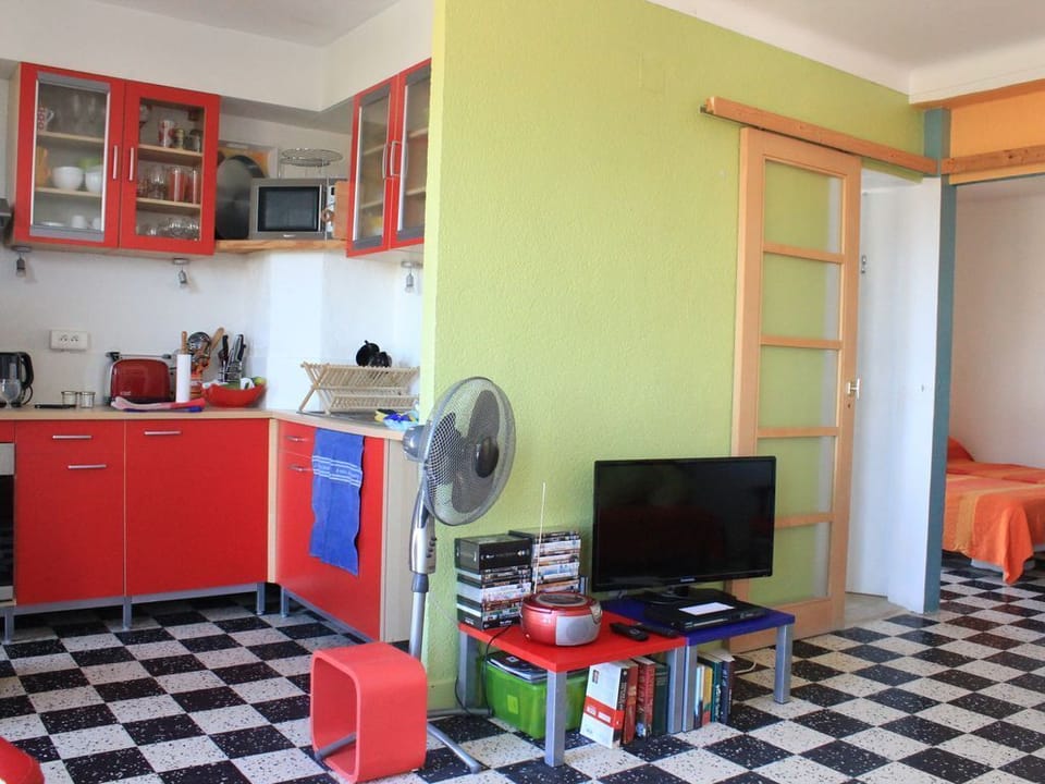 Kitchen / Lounge 