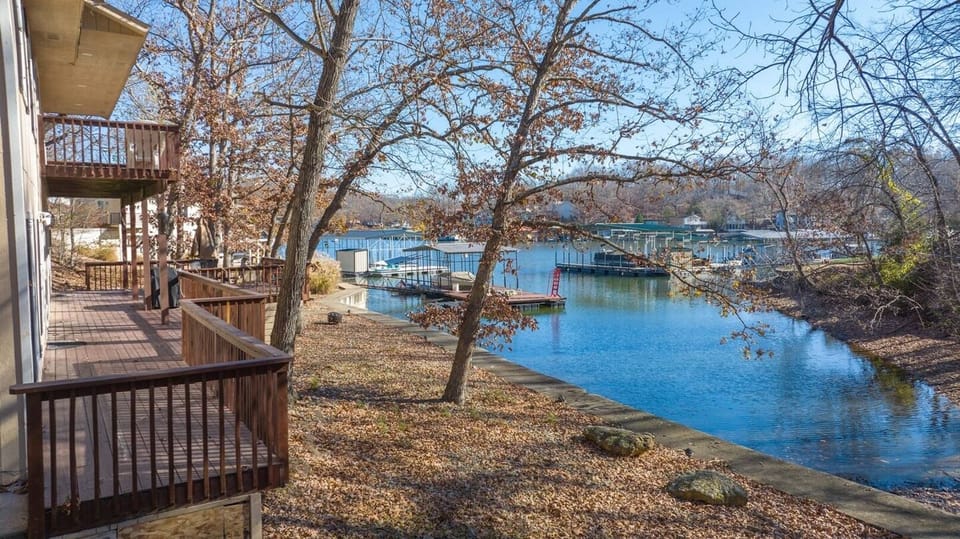 Last house in the cove with a beautiful lake view!