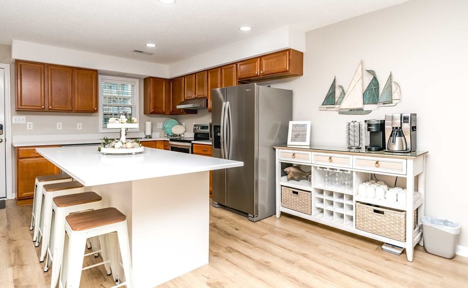 Kitchen with Eat-In Seating
