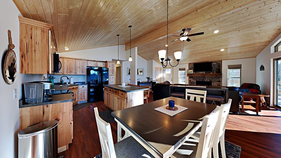 Dining room area with views of the lake plus 3 additional seats at the kitchen bar