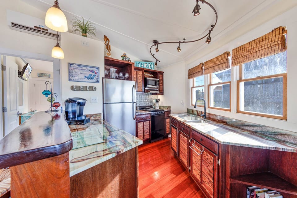 10-Surf-Or-Sound-Realty-1076-Tiki Hut-Kitchen-10