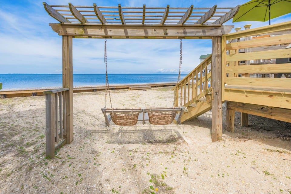 Surf or Sound Realty - 1076 - Tiki Hut - Swing