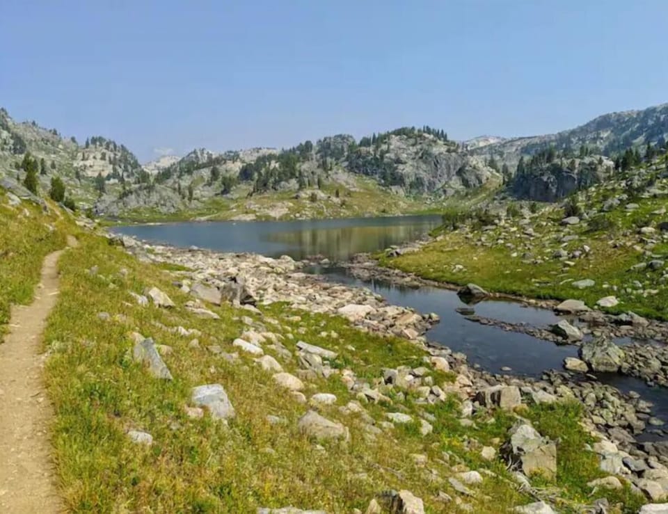 Nearby hiking in the Beartooth mountains