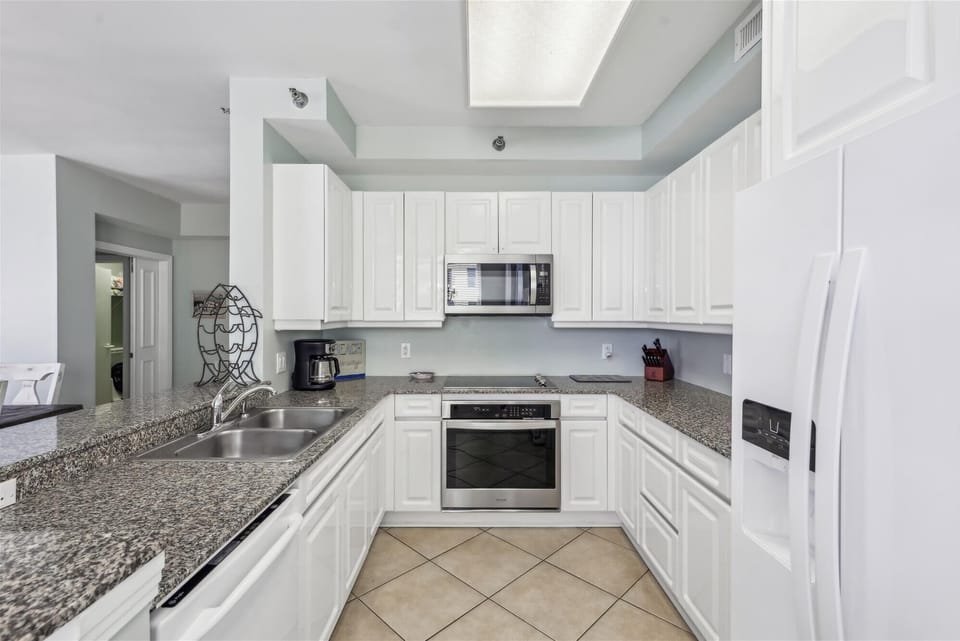beachcolonywest6akitchen18a0934
