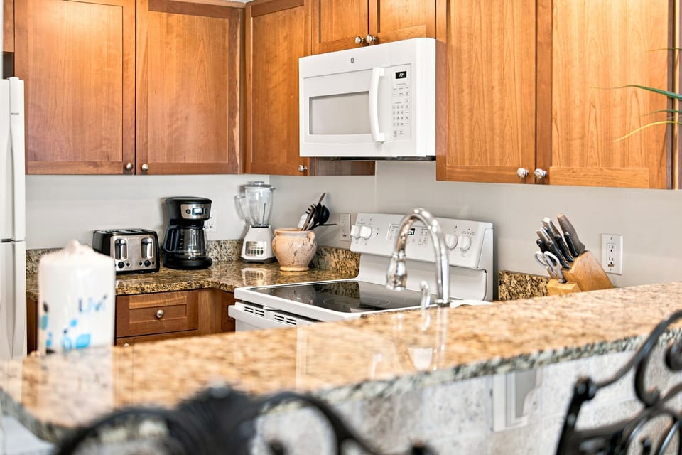 Ocean Breeze W 105- Your fully equipped kitchen makes it easy to brew morning coffee or prepare a meal with everything you need right at your fingertips.