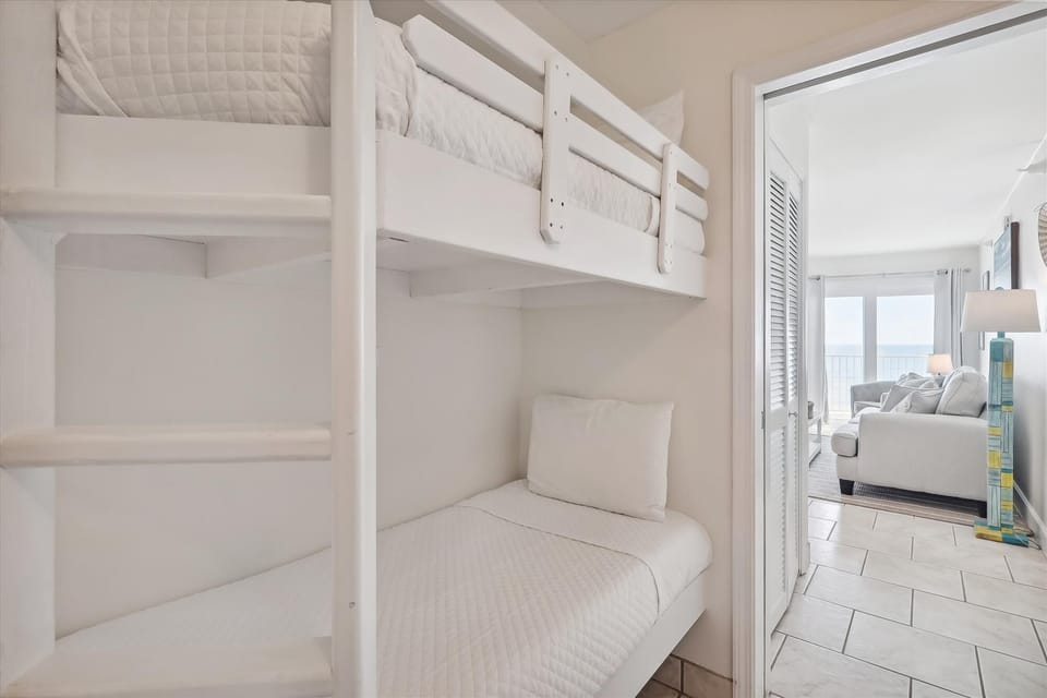 Perdido Skye 25 Custom Guest Bunk Beds