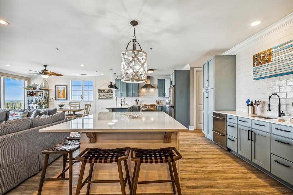 Sailmaker 1001 Dining Area and Kitchen