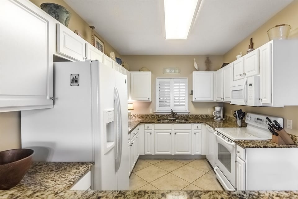 Sandy Key 131 Kitchen