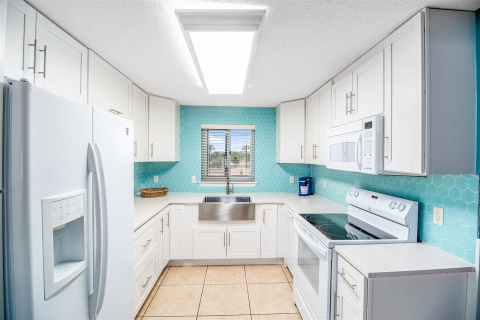 Sandy Key 227 Kitchen