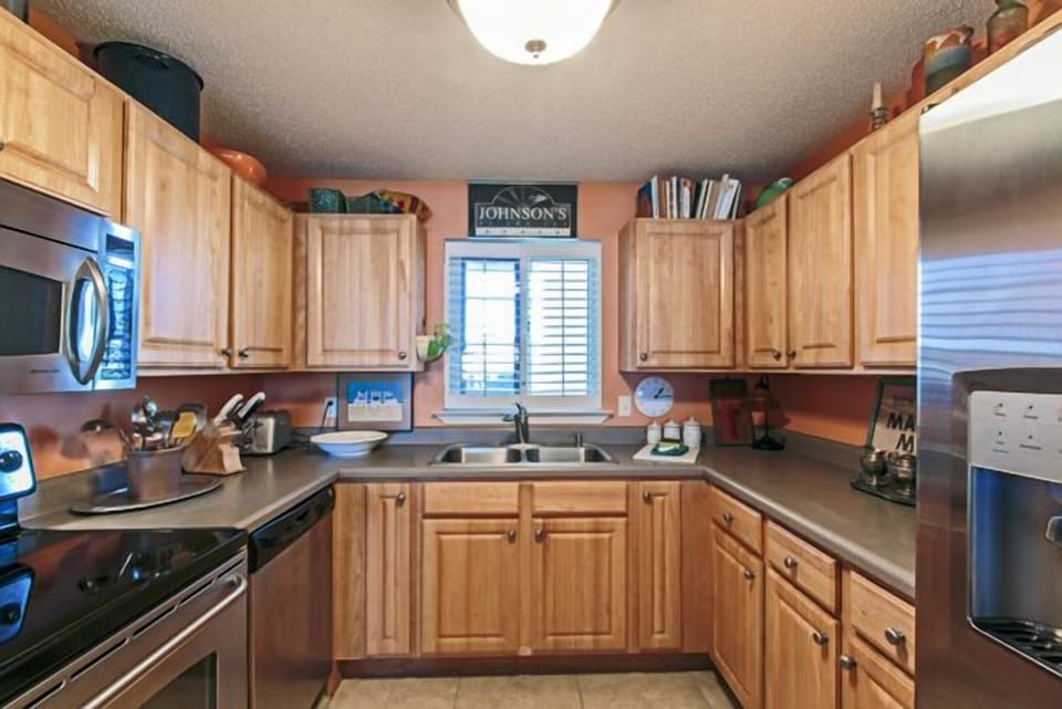 Sandy Key 338 Kitchen