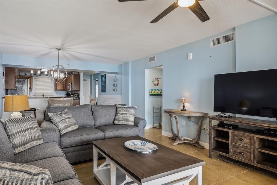 Sandy Key 621 Living Room