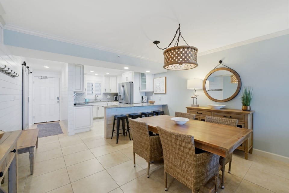Sandy Key 718- Dining & Kitchen