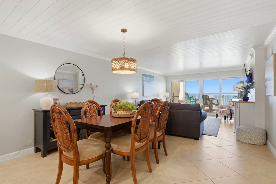 Sandy Key 818- Dining Room & Living Room View