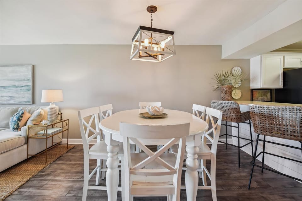 Sandy Key 831 Dining Room