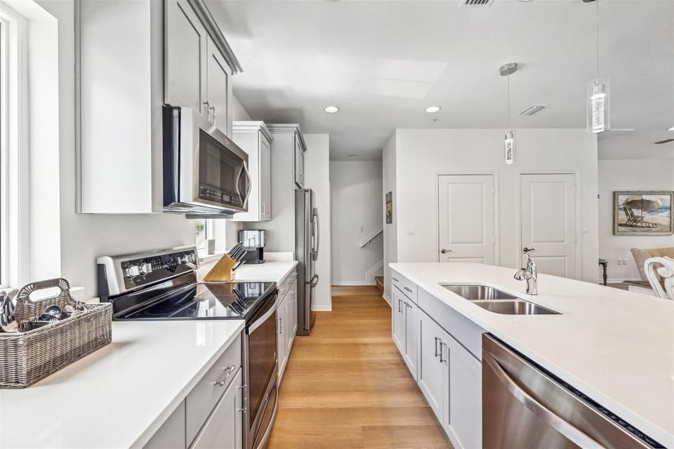sealaviamainlevelkitchen18a9903