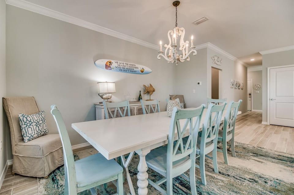 Lost Key Shore To Please Dining Table and Chairs for 7