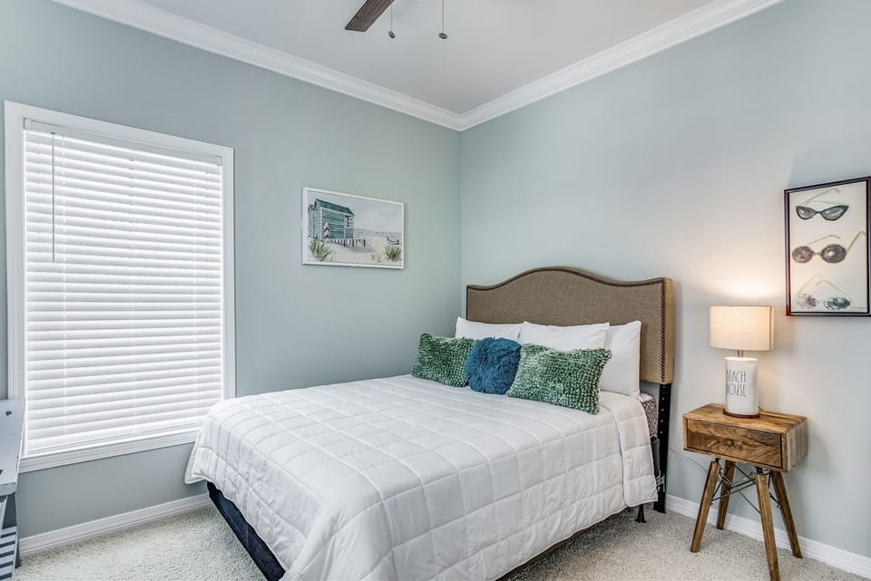 Lost Key Two Ts on the Key Guest Bedroom #4 Queen Bedroom