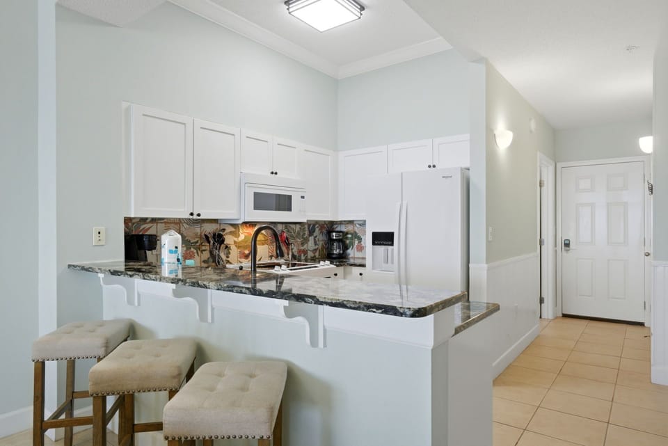 Windemere 1502- Counter Bar & Kitchen View
