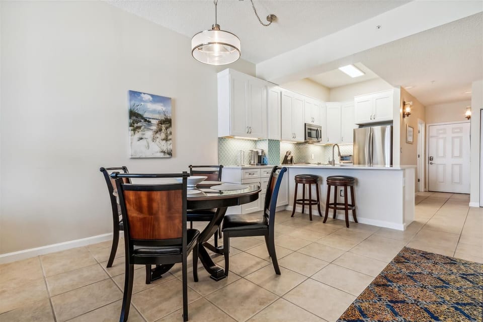 Windemere 407 Dining Room and Kitchen