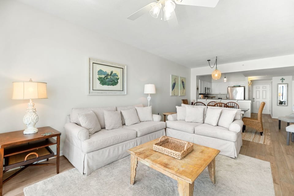 Windemere 706- Living Room