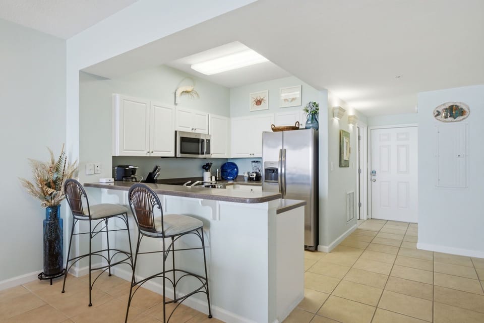 Windemere 906- Kitchen & Counter Height Sitting
