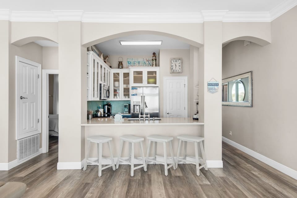 Eat-in bar seating