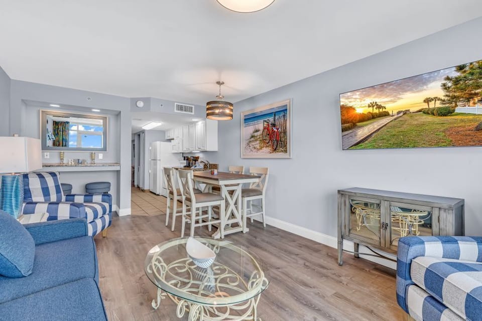 Living room/Dining area