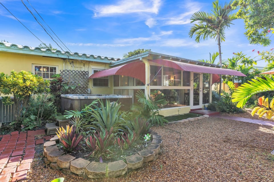 House, Hotel, Outdoors, Nature, Yard