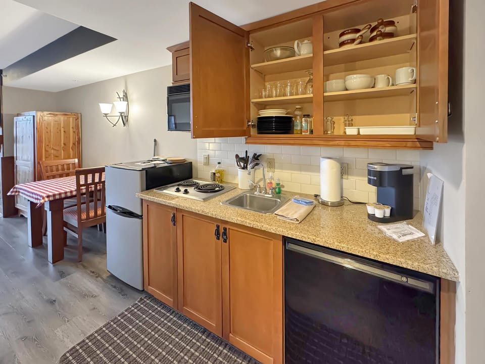 Cozy kitchenette with dining area for family gatherings