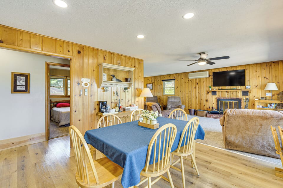 Dining Area | Dishware & Flatware Provided