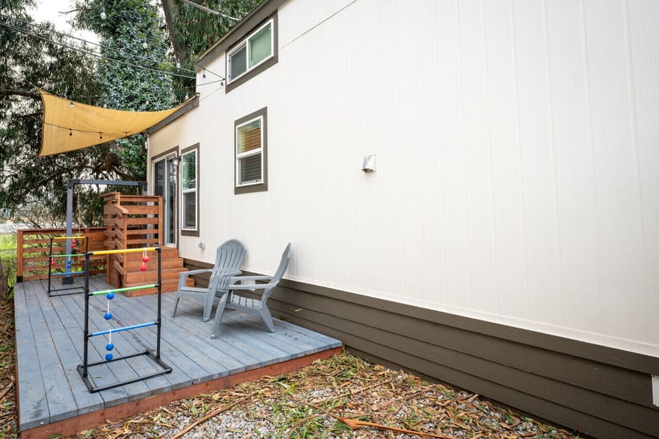Private, gated yard with Games!
