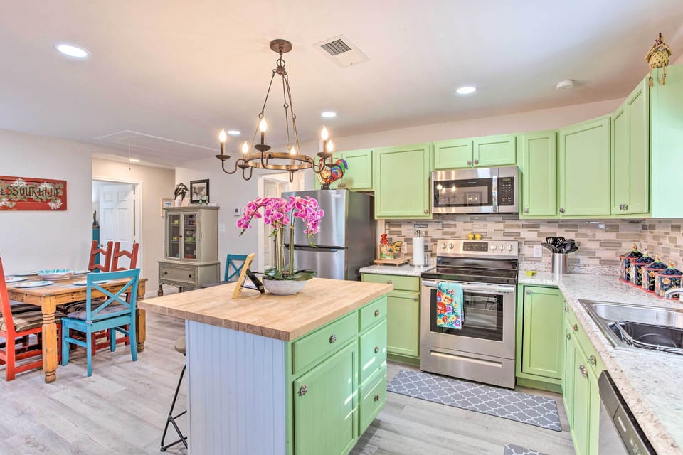 Kitchen | Crockpot | Coffee Maker | Cooking Basics Provided