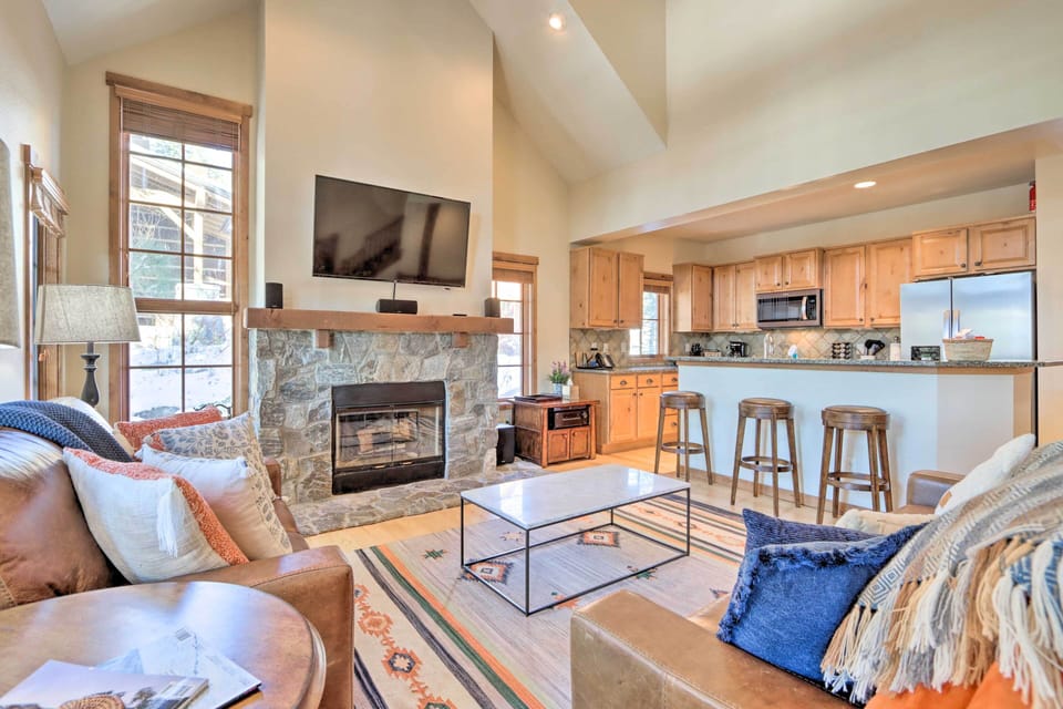 Living Area | Smart TV