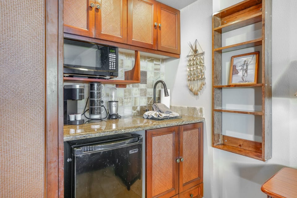 Well appointed kitchenette
