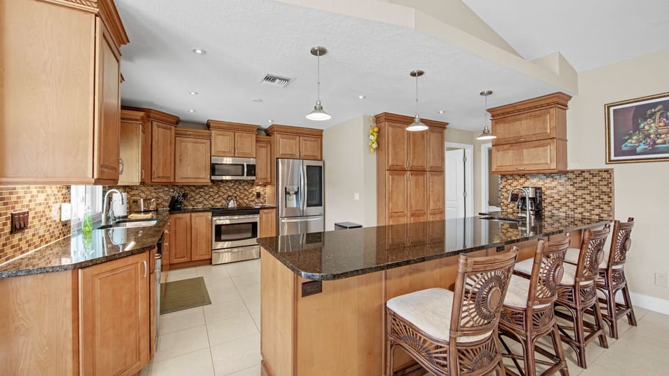 Kitchen with breakfast bar seating