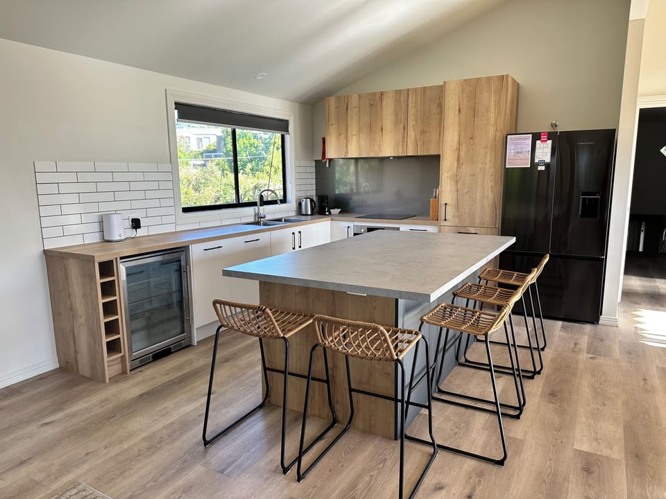 Kitchen - fridge with water/ice, bar-fridge, elec oven, induction, dishwasher