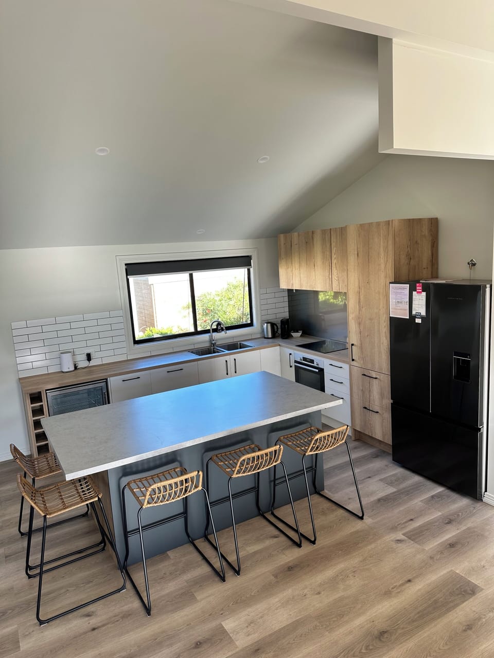 Kitchen - fridge with water/ice, bar-fridge, elec oven, induction, dishwasher
