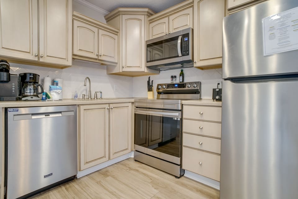 Kitchen | 888 Sq Ft