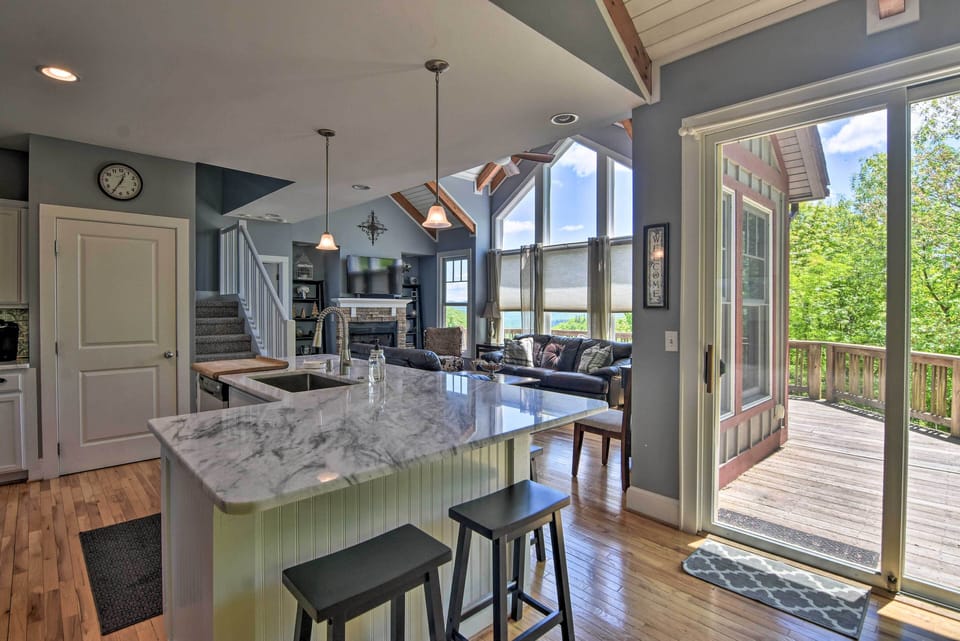 Spacious Open Floor Plan and Deck with Mountain Views