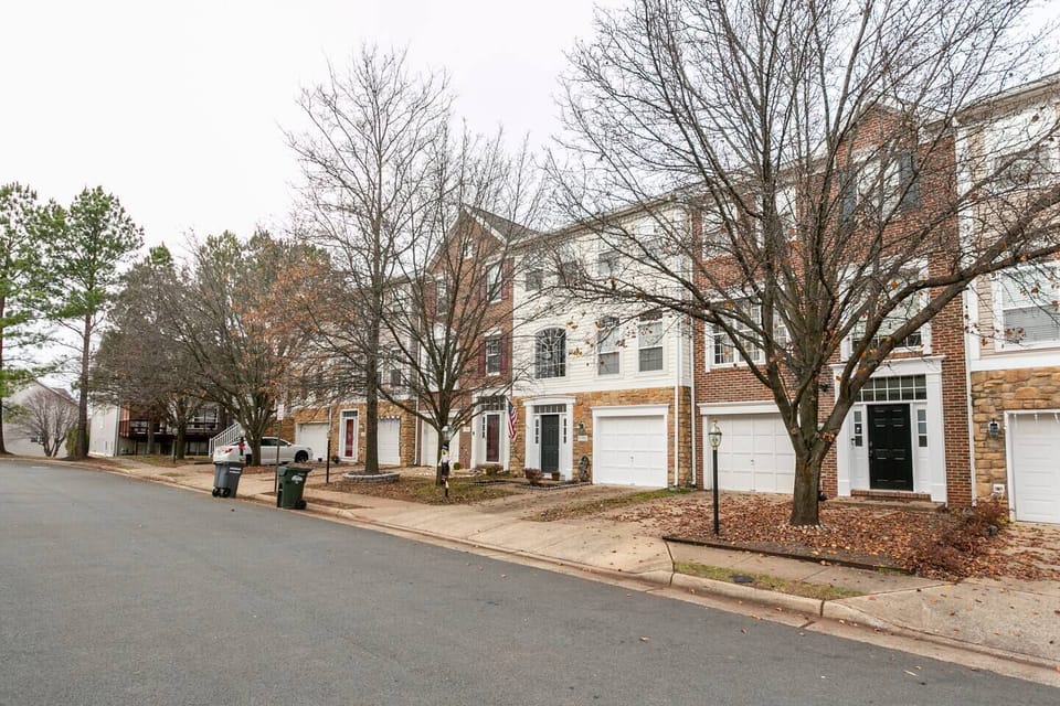 Street view of the townhome vicinity.