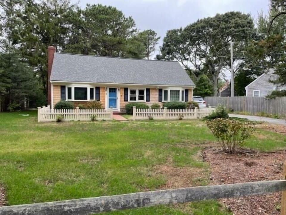 Large front yard and backyard