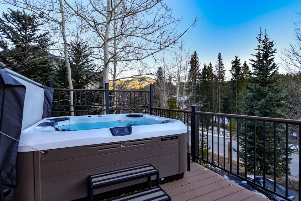 Hot tub with a View - Large deck with a hot tub and a view.