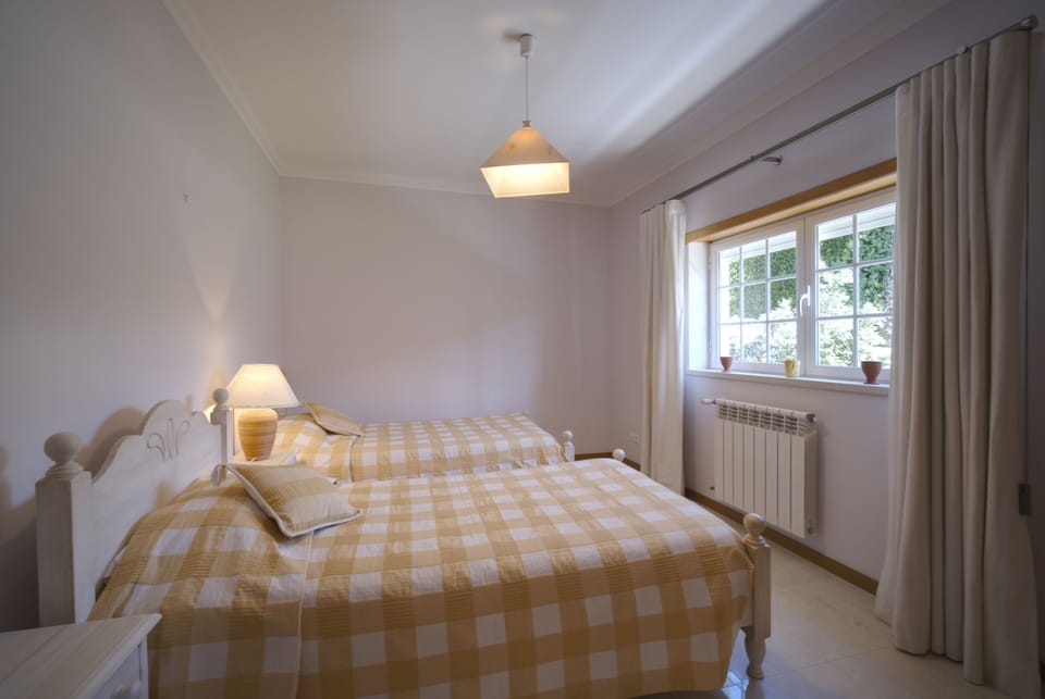 Twin room downstairs 