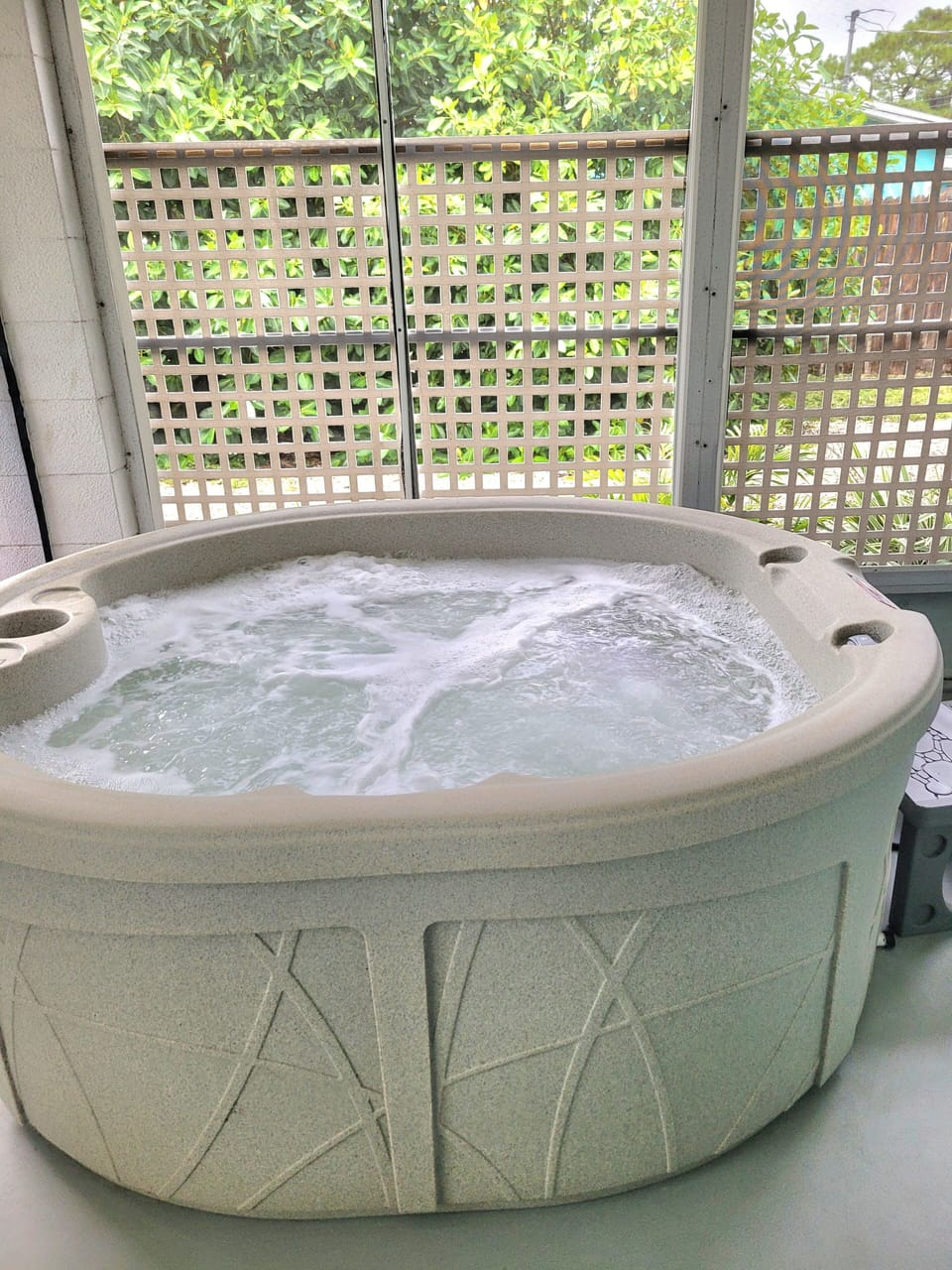 Outdoor spa tub