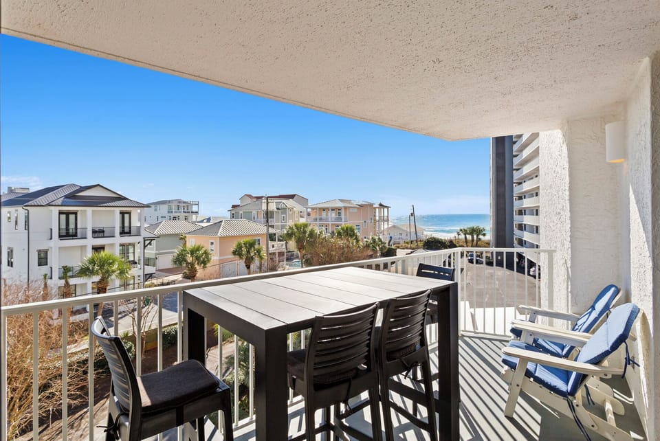 23-Mainsail-332-Balcony