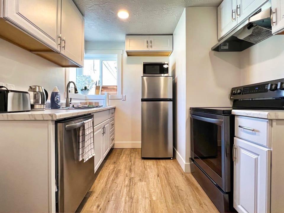 Full size kitchen