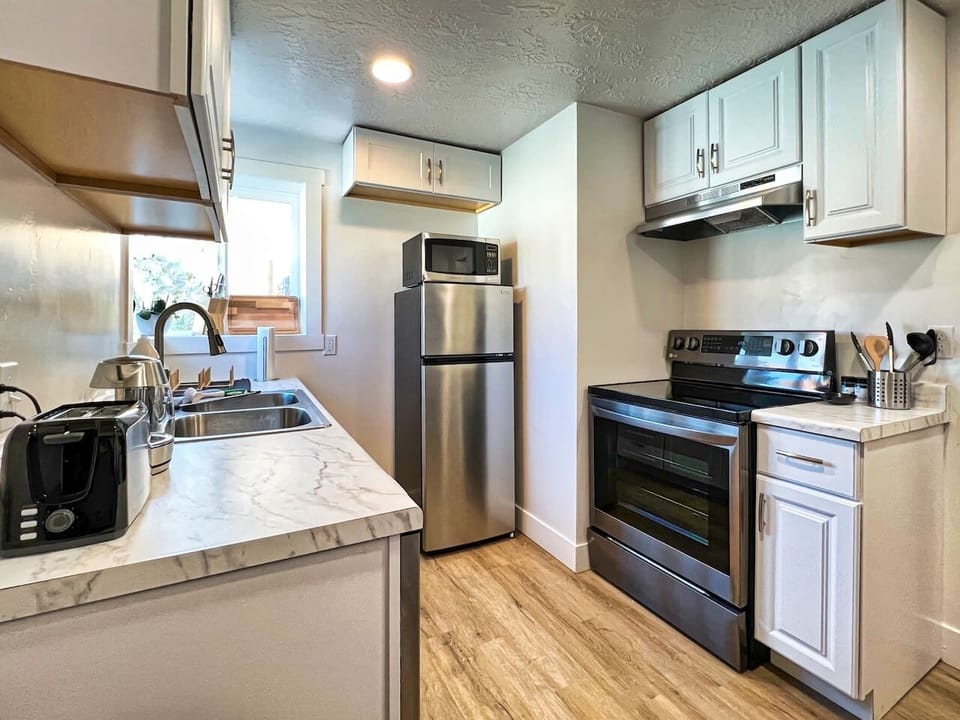 Oven with quad burners