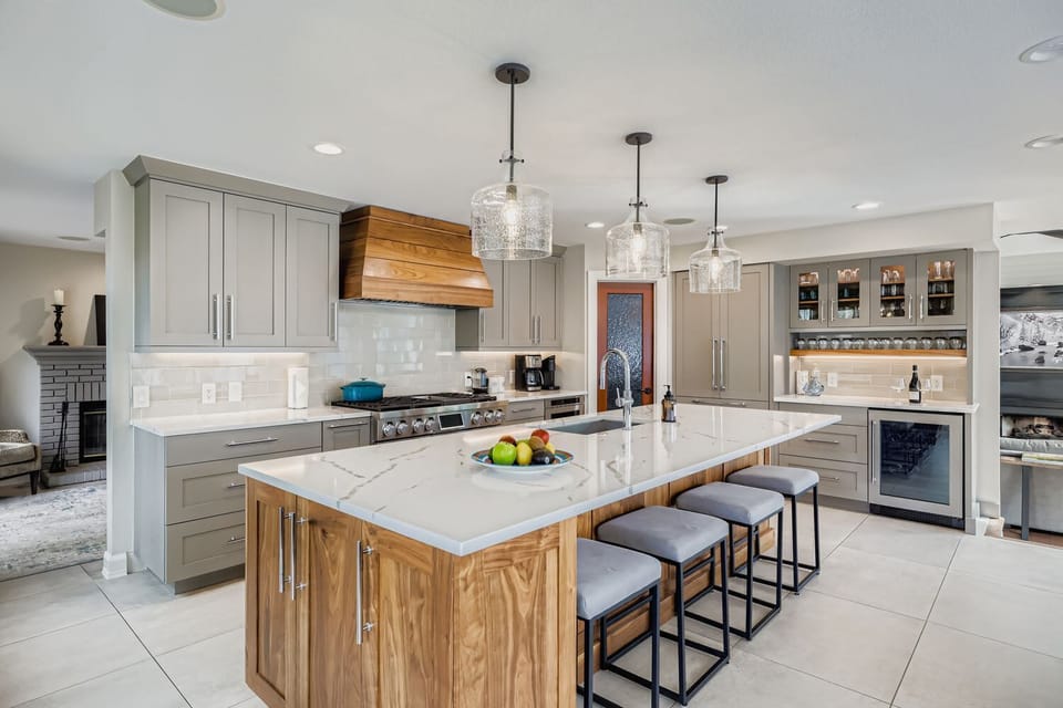 Open Concept Modern Kitchen with Seating for 4 at Breakfast Bar