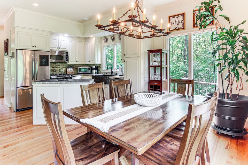 Dining Area | Main Level